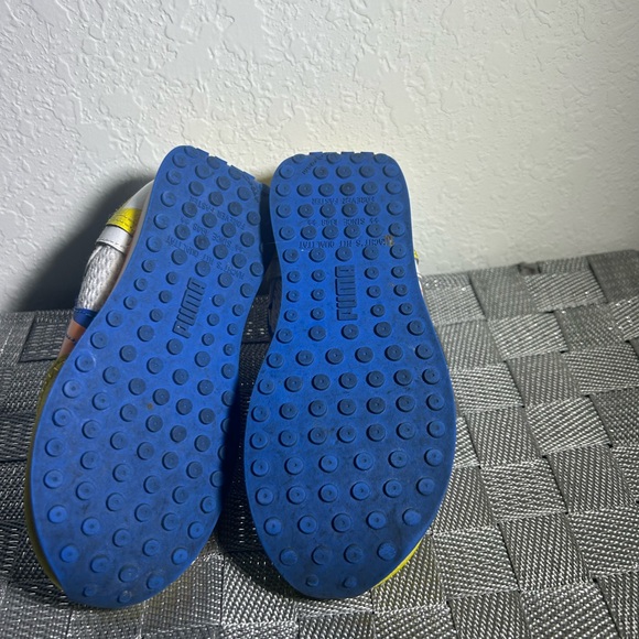 Puma toddler size sneakers - Picture 3 of 9